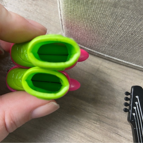 1/6 Scale Doll Shoes GREEN & PINK ROLLER SKATES SHOES for Figure Barbie Jenny - Picture 4 of 5